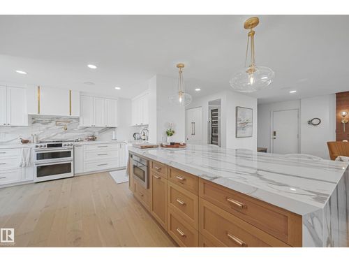 701-11503 100 Ave Nw, Edmonton, AB, T5K2K7 | Card Image