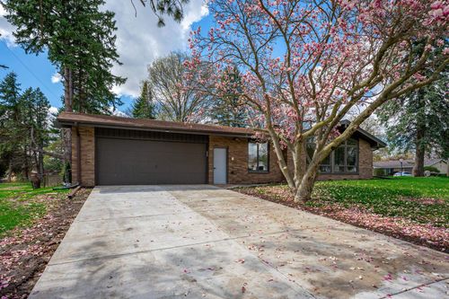 5075 Welsh Rd, Rockford, IL, 61107-1637 | Card Image