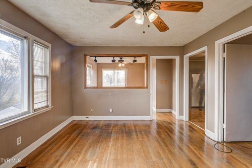 377 Henson Rd, Bristol, TN, 37620-0915 | Card Image