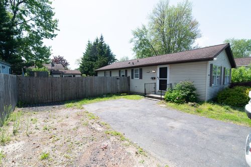 15 Maryland Ave, Colonie, NY, 12205-4510 | Card Image