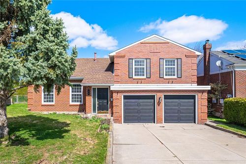 38 Leclaire St, Hamilton, ON, L9C5X3 | Card Image