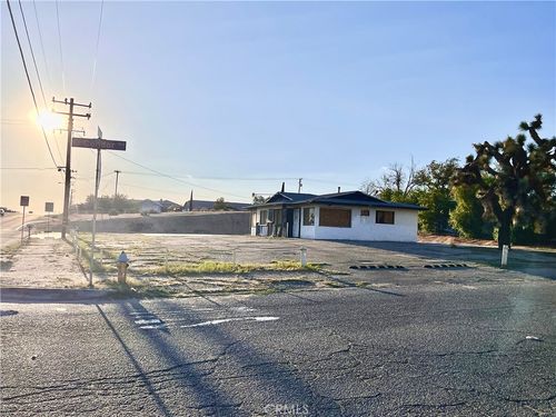 15720 Mojave Dr, Victorville, CA, 92394 | Card Image