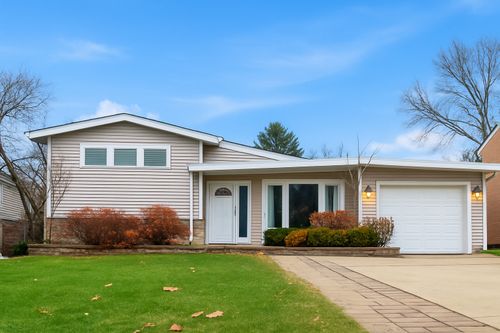 42 Taylor Rd, Lombard, IL, 60148-3338 | Card Image