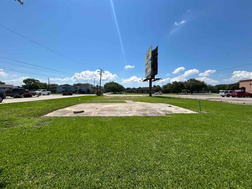 2402 Nall St, Port Neches, TX, 77651-4704 | Card Image