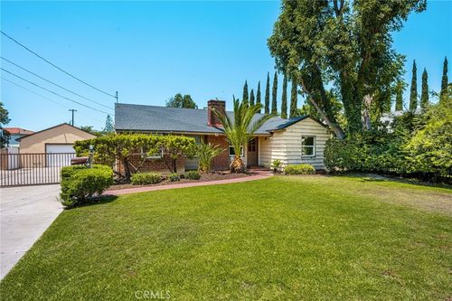 886 N Cambridge St, Orange, CA, 92867-6844 | Card Image