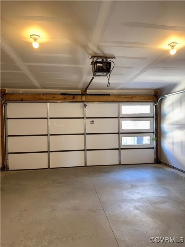 Garage with a garage door opener | Image 20