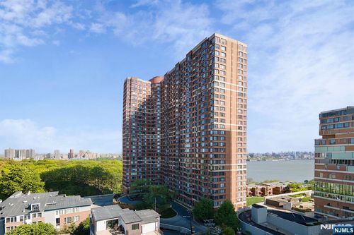 100 Old Palisade Rd, Fort Lee, NJ, 07024-7064 | Card Image