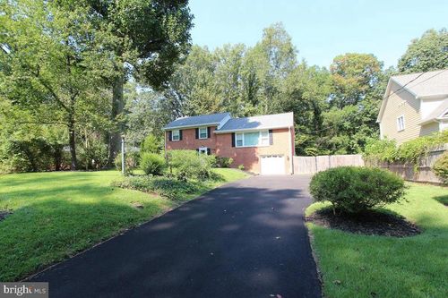 6915 Wilson Ln, BETHESDA, MD, 20817-4923 | Card Image