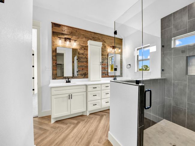 10016 Valley Oak Ct, House other with 5 bedrooms, 2 bathrooms and null parking in Springtown TX | Image 16