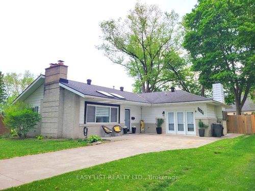 112 Clovelly Rd, Tecumseh, ON, N8N1G1 | Card Image