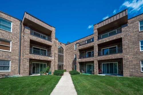 302-2220 Midland Grove Road, Roseville, MN, 55113 | Card Image