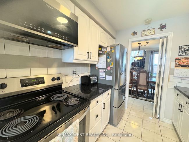 425 Hansen Rd N, House other with 4 bedrooms, 3 bathrooms and 4 parking in Brampton ON | Image 10