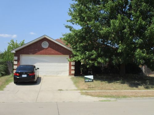 504 Dustin St, Saginaw, TX, 76179-1369 | Card Image
