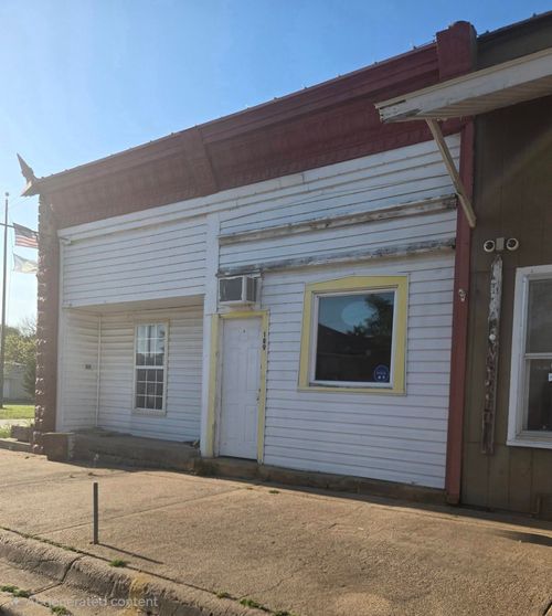 109 W Main St, Toronto, KS, 66777-3210 | Card Image