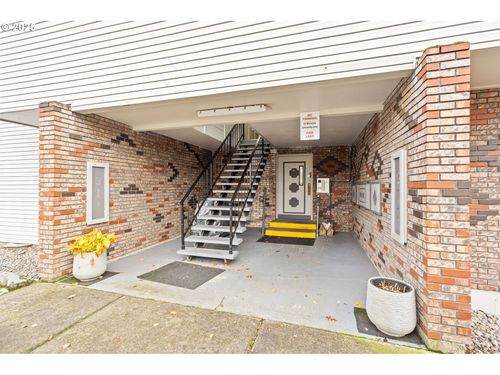 r-311 Ne 85th St, Vancouver, WA, 98665-8042 | Card Image