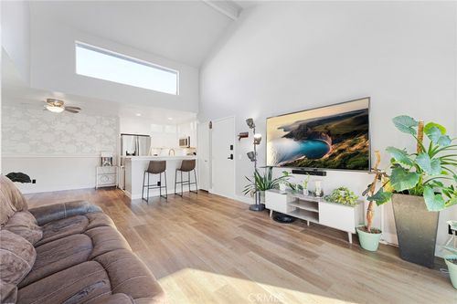 apt-1302-18754 Mandan St, Canyon Country, CA, 91351-3759 | Card Image