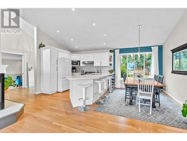 12018 Trayler Pl, House other with 3 bedrooms, 2 bathrooms and 1 parking in Summerland BC | Image 7