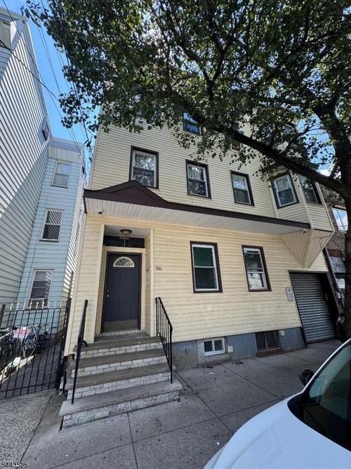 86 Pacific St, Newark, NJ, 07105-1667 | Card Image