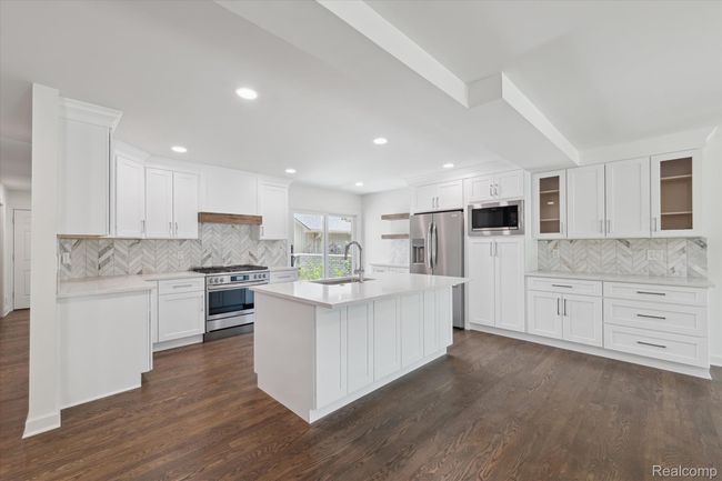 13-1105-Ivyglen-Cir-Bloomfield-Hills-MI-48304-WindowStill-23.jpg | Image 10