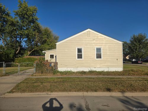 108 W Kalama Ave, Madison Heights, MI, 48071-3977 | Card Image