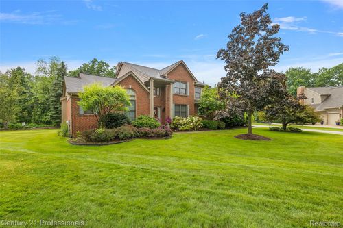 8117 Remington Ct, Clarkston, MI, 48348-4478 | Card Image