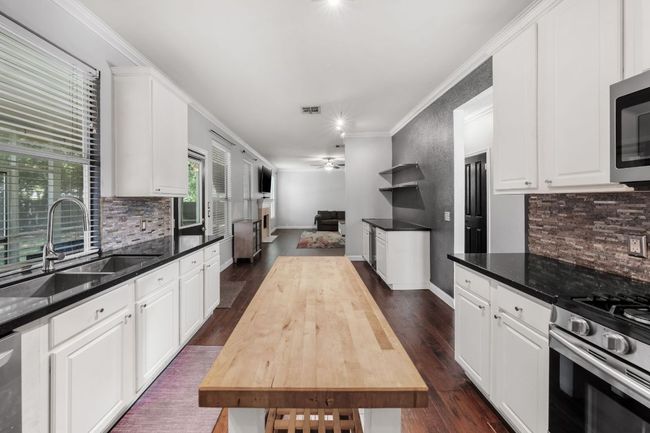 1600 Serenity Springs Cv, House other with 4 bedrooms, 3 bathrooms and 4 parking in Cedar Park TX | Image 12