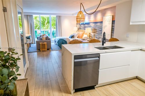 apt-329-2301 Collins Ave, Miami Beach, FL, 33139-1610 | Card Image