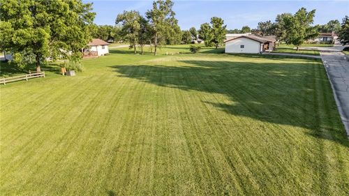 69 Lynnewood Ln, Garnett, KS, 66032-1738 | Card Image