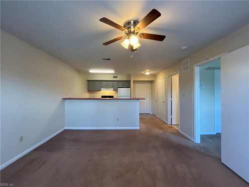 b09-6512 N Military Hwy, Norfolk, VA, 23518-5256 | Card Image