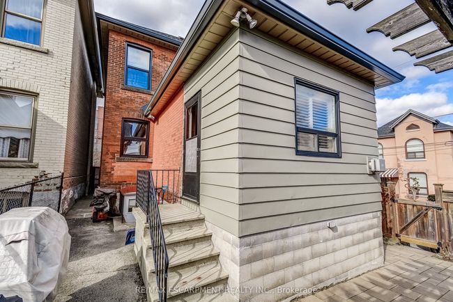 24 Ray St N, House other with 5 bedrooms, 3 bathrooms and 4 parking in Hamilton ON | Image 35