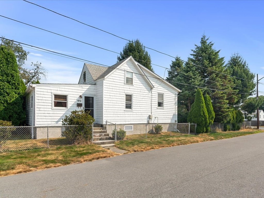 Leonard Ave, East Providence, RI 02914