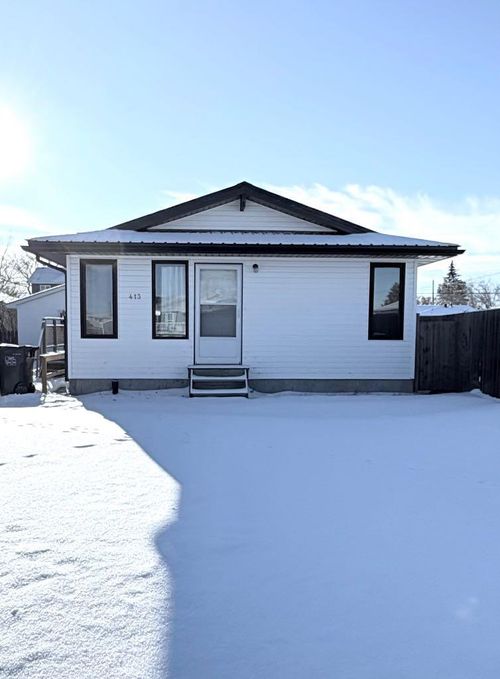 413 2 Avenue E, Oyen, AB, T0J2J0 | Card Image
