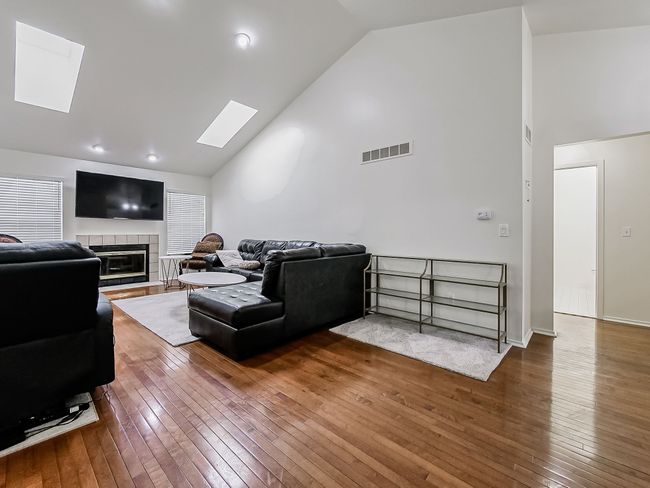 212 Winding Brk, Condo with 2 bedrooms, 2 bathrooms and null parking in Commerce Twp MI | Image 4