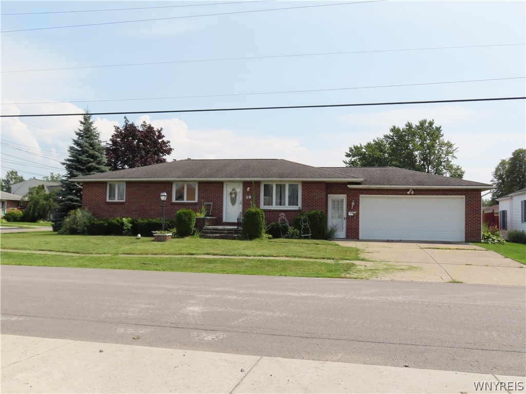 1st Ave, Lancaster, NY 14086