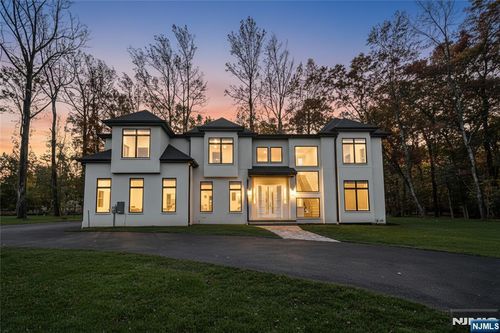 794 Blauvelt Dr, Oradell, NJ, 07649-1239 | Card Image