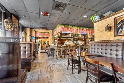 172 Hanover St, Portsmouth, NH, 03801-3768 | Card Image