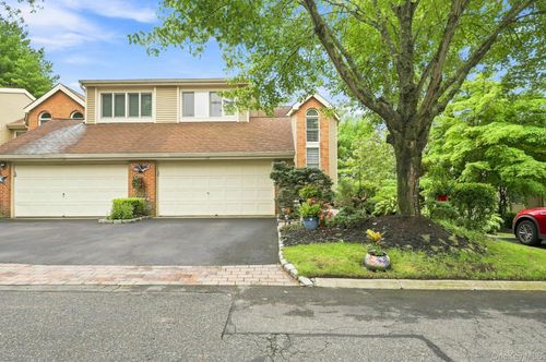 23 Willow Ridge Dr, Smithtown, NY, 11787-1561 | Card Image