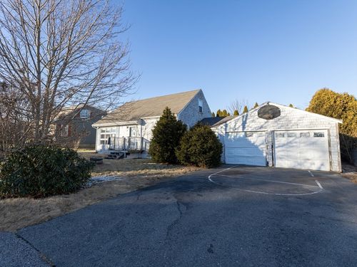 63 Clearview Ave, Portsmouth, RI, 02871-2303 | Card Image