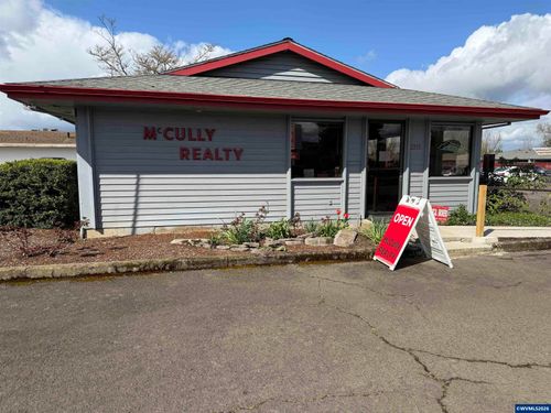 2255 Country Club Rd, Woodburn, OR, 97071-2811 | Card Image
