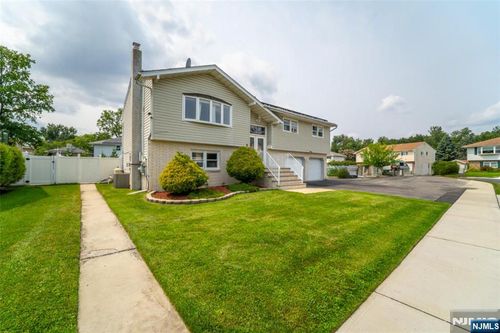 5 La Rosa Dr, Little Ferry, NJ, 07643-1724 | Card Image