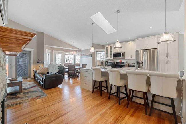 155 Douglasbank Place Se, Home with 3 bedrooms, 3 bathrooms and 4 parking in Calgary AB | Image 2