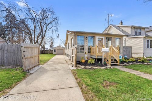 2232 9th St, Wyandotte, MI, 48192-4340 | Card Image