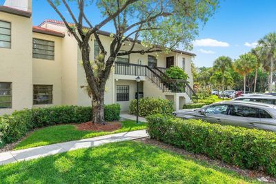 E - 8435 Casa Del Lago, Condo with 2 bedrooms, 2 bathrooms and null parking in Boca Raton FL | Image 1