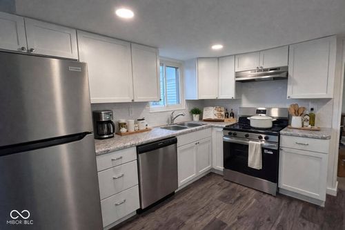 2896 Two Worlds Dr, Columbus, IN, 47201-3764 | Card Image