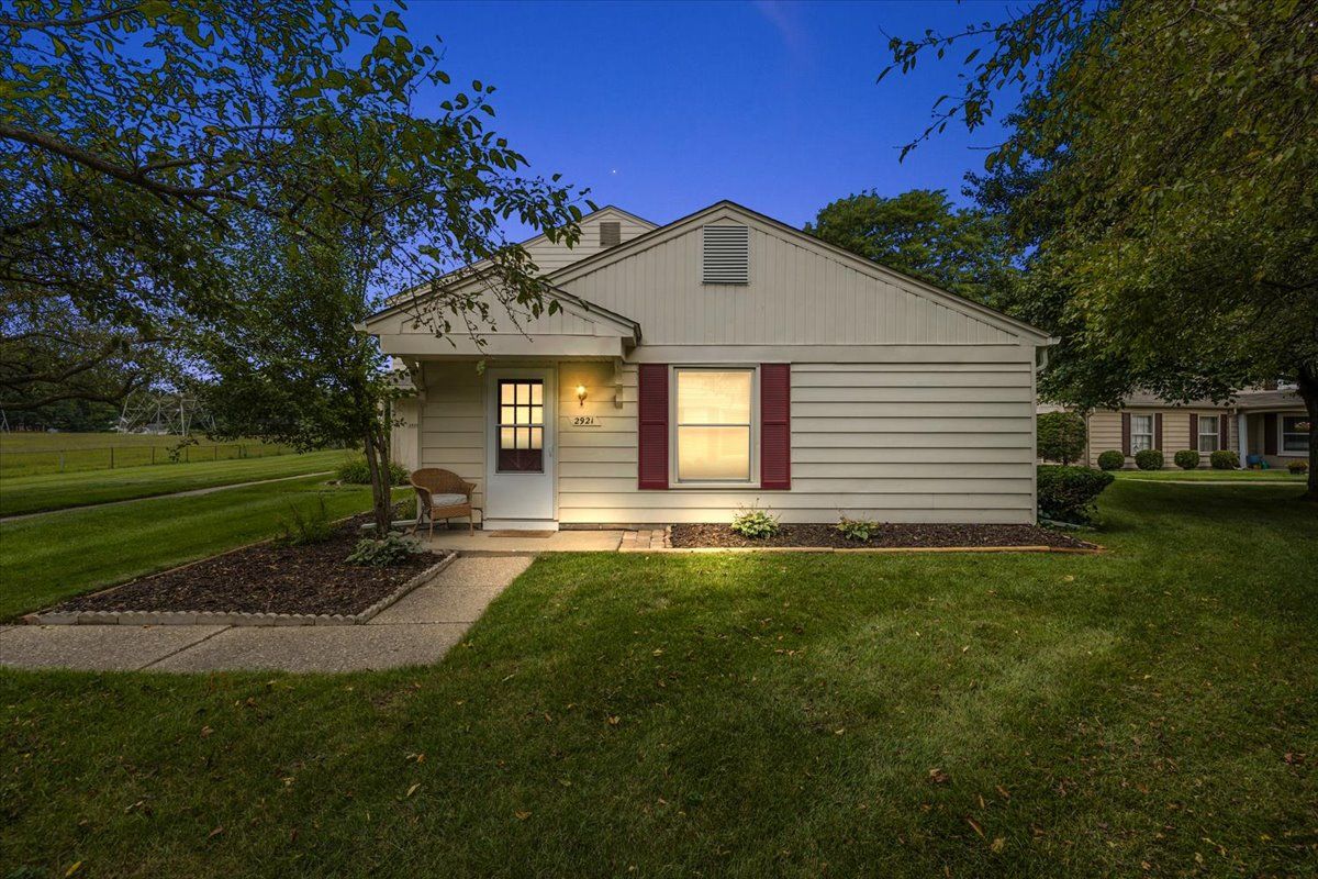 Rockford Ct, Lake Orion, MI 48360
