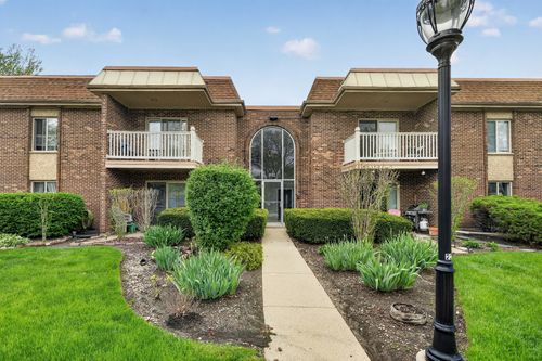 1d-902 W Alleghany Dr, Arlington Heights, IL, 60004-2972 | Card Image