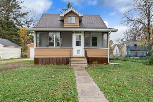909 6th Ave Se, Austin, MN, 55912-3826 | Card Image