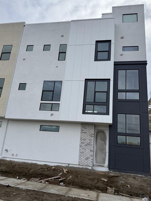 701 Catherine St, Vacaville, CA, 95688-3953 | Card Image