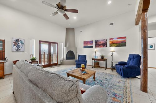 1521 Valley View Dr Sw, Los Lunas, NM, 87031-6146 | Card Image