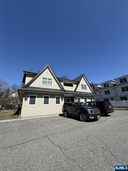 11 Park St, Harrington Park, NJ, 07640-1931 | Card Image